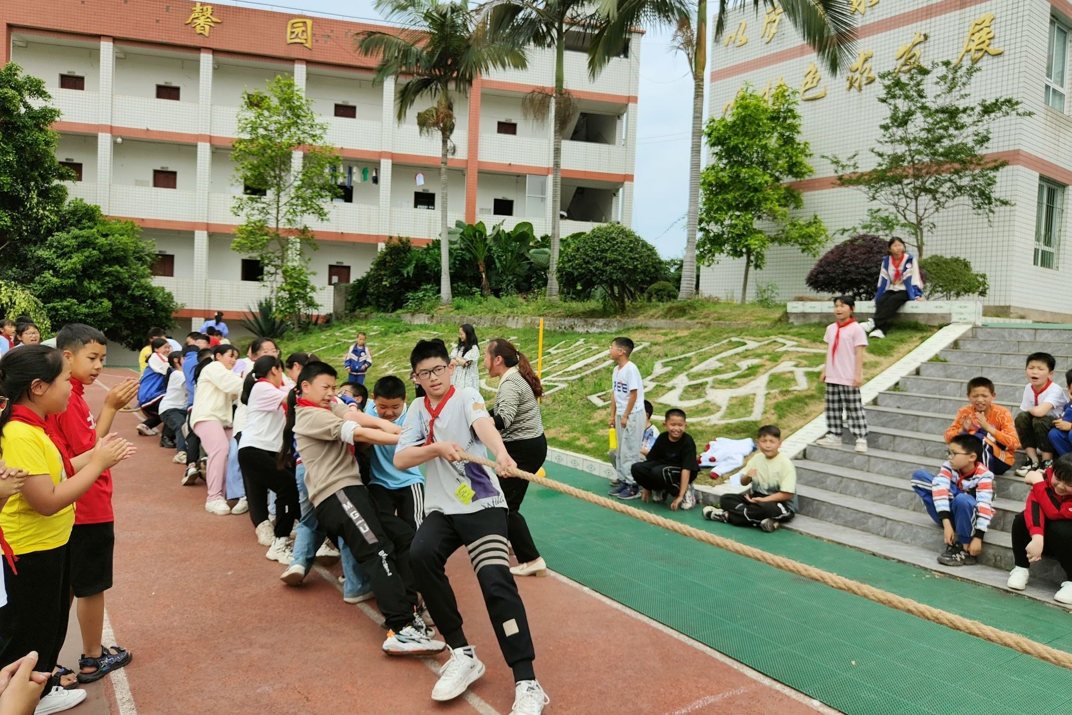 赛场上顽强拼搏，团结力量凝聚！，表现亮眼